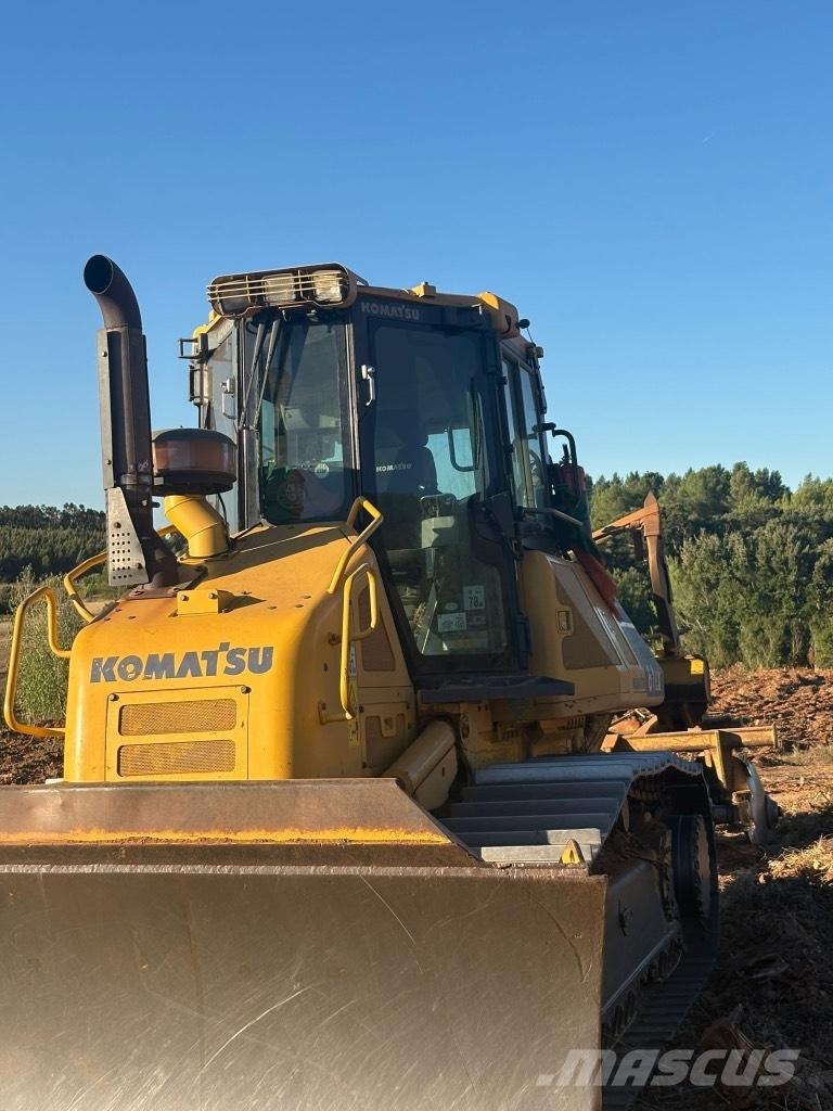 Komatsu D 61 EX-23 Kāpurķēžu buldozeri