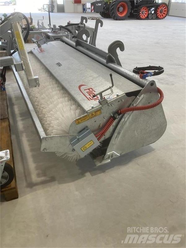 Fliegl Power Pro 260 Ielu tīrīšanas mašīnas