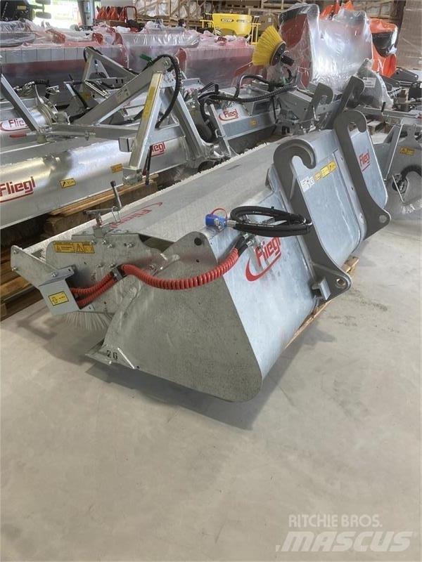 Fliegl Power Pro 260 Ielu tīrīšanas mašīnas