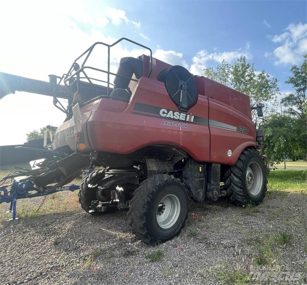 Case IH 8230 AF Ražas novākšanas kombaini
