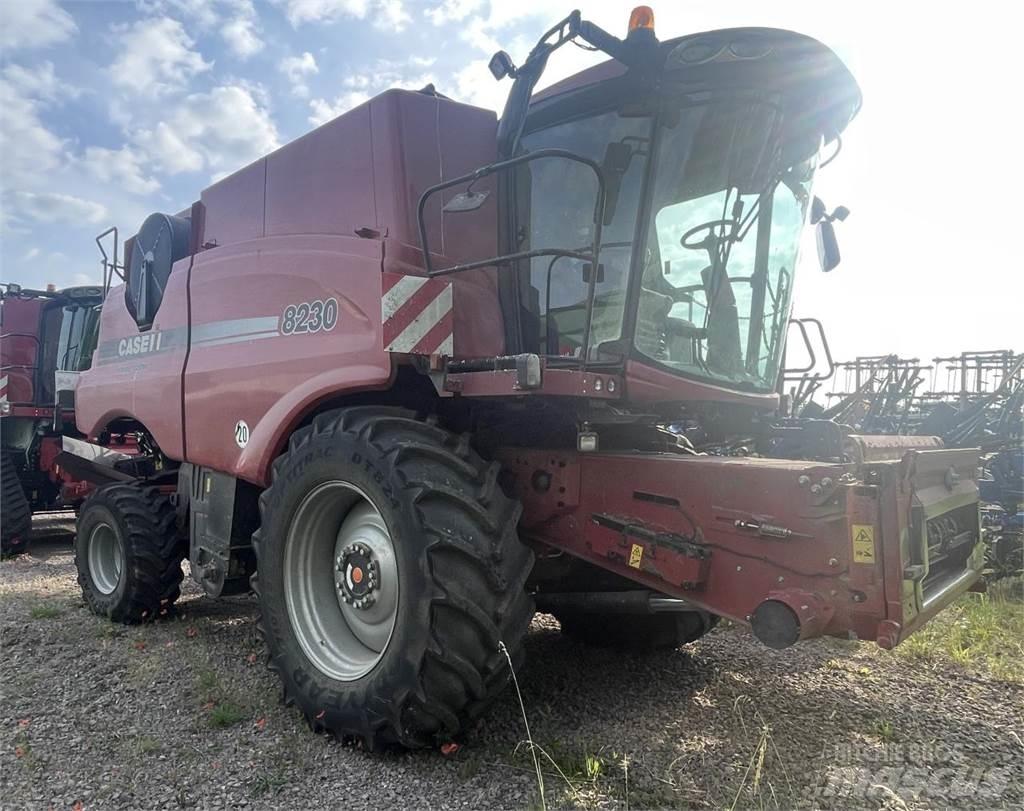 Case IH 8230 AF Ražas novākšanas kombaini