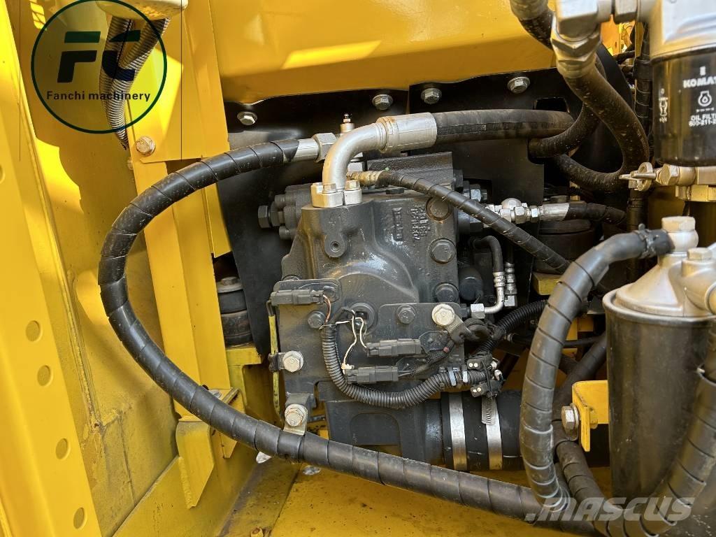 Komatsu 110 Kāpurķēžu ekskavatori