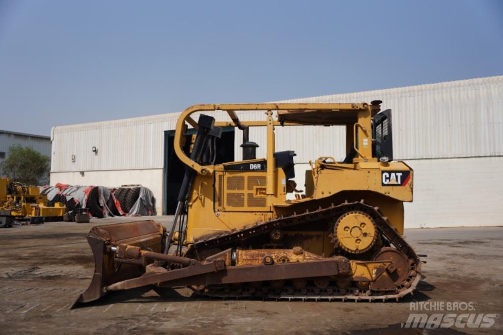 CAT D 6 R Kāpurķēžu buldozeri