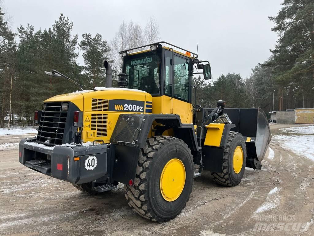 Komatsu WA 200 PZ-6 Iekrāvēji uz riteņiem