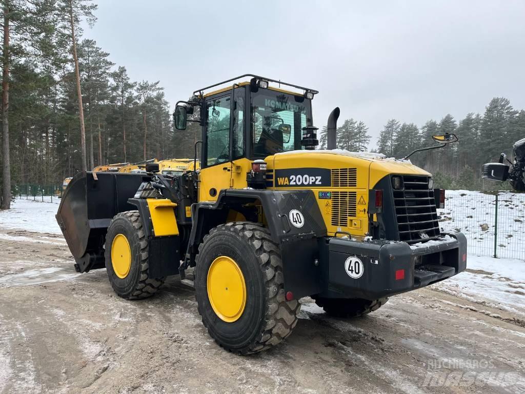 Komatsu WA 200 PZ-6 Iekrāvēji uz riteņiem