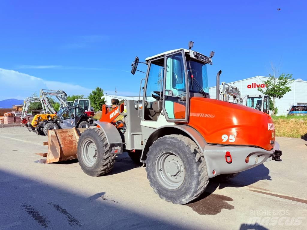Atlas AR 95 Iekrāvēji uz riteņiem
