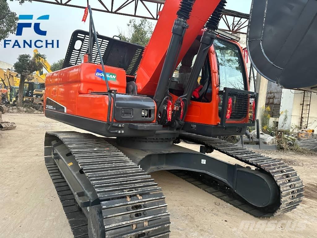 Doosan DX 225 LC Kāpurķēžu ekskavatori