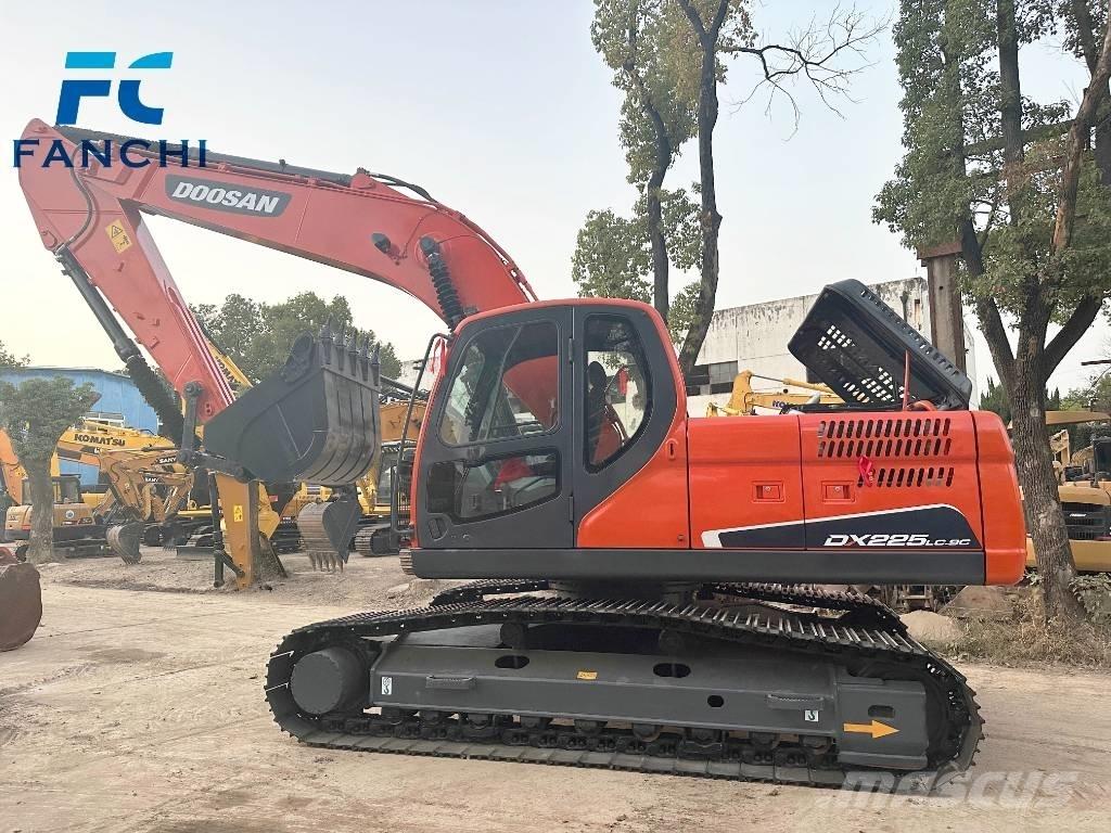 Doosan DX 225 LC Kāpurķēžu ekskavatori