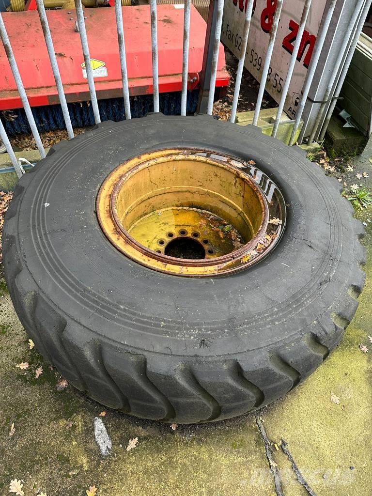 Komatsu WA200 Iekrāvēji uz riteņiem