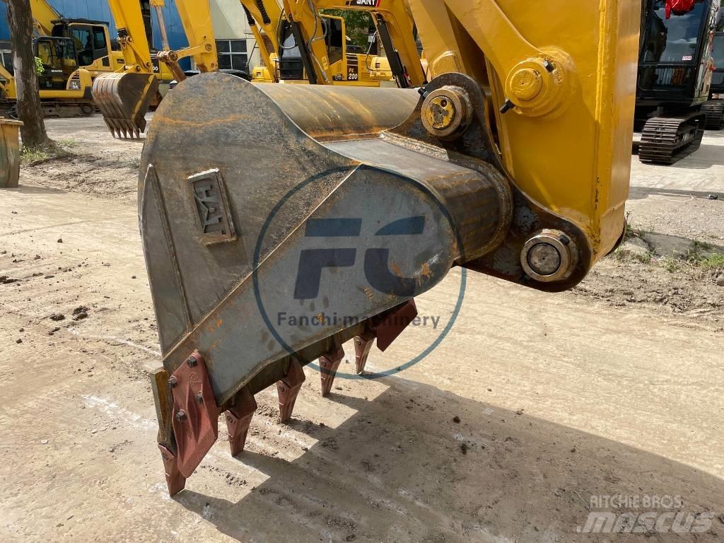 CAT 320 D 2 Vidēja lieluma ekskavatori 7 t - 12 t