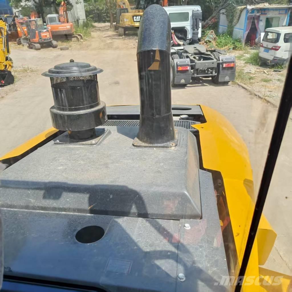 LiuGong 856H Iekrāvēji uz riteņiem