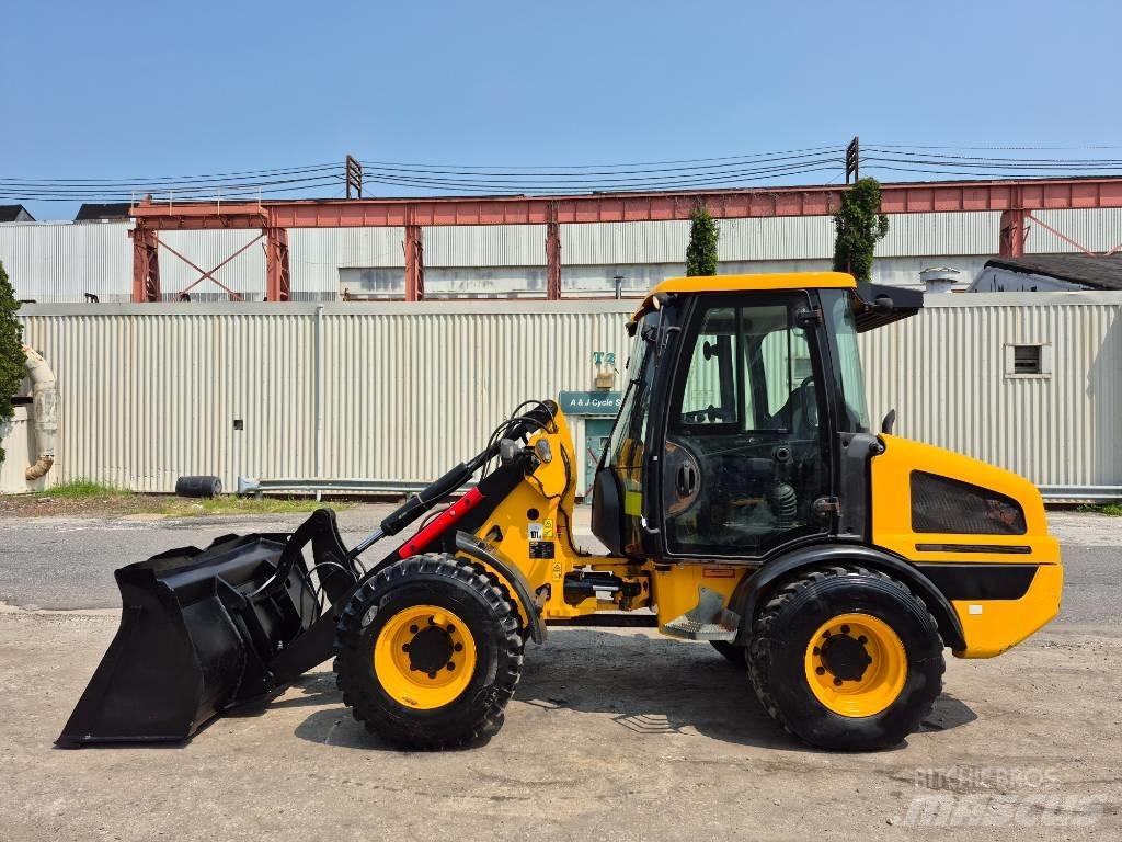 JCB 407 Iekrāvēji uz riteņiem