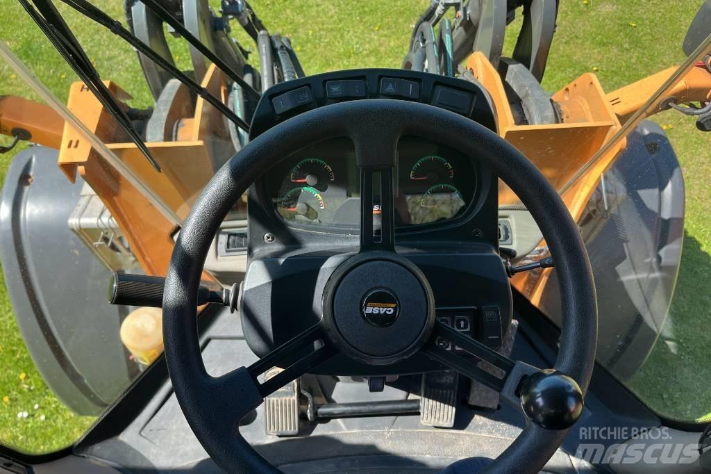 CASE 521 F XT Iekrāvēji uz riteņiem