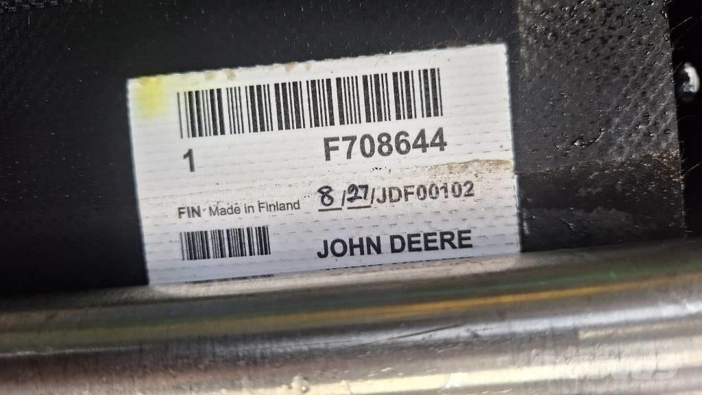 John Deere F708644 Kabīnes un interjers