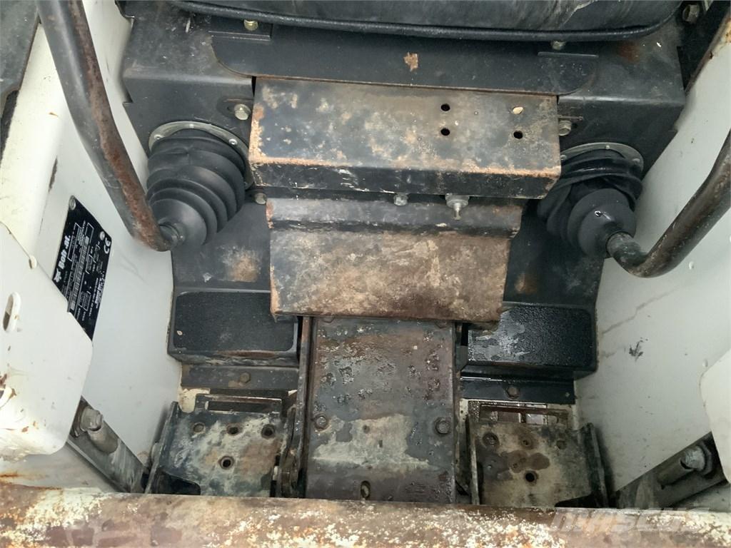 Bobcat 463 Lietoti riteņu kompaktiekrāvēji