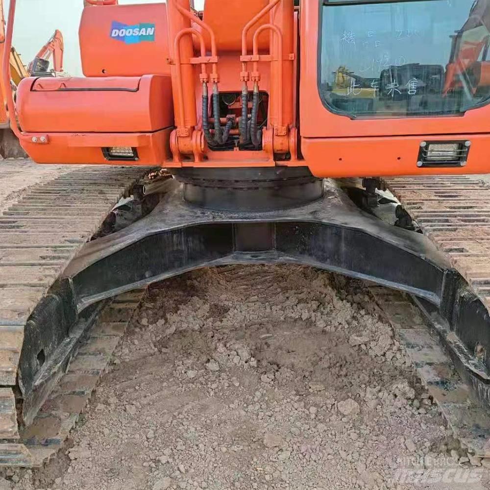 Doosan 225 Kāpurķēžu ekskavatori