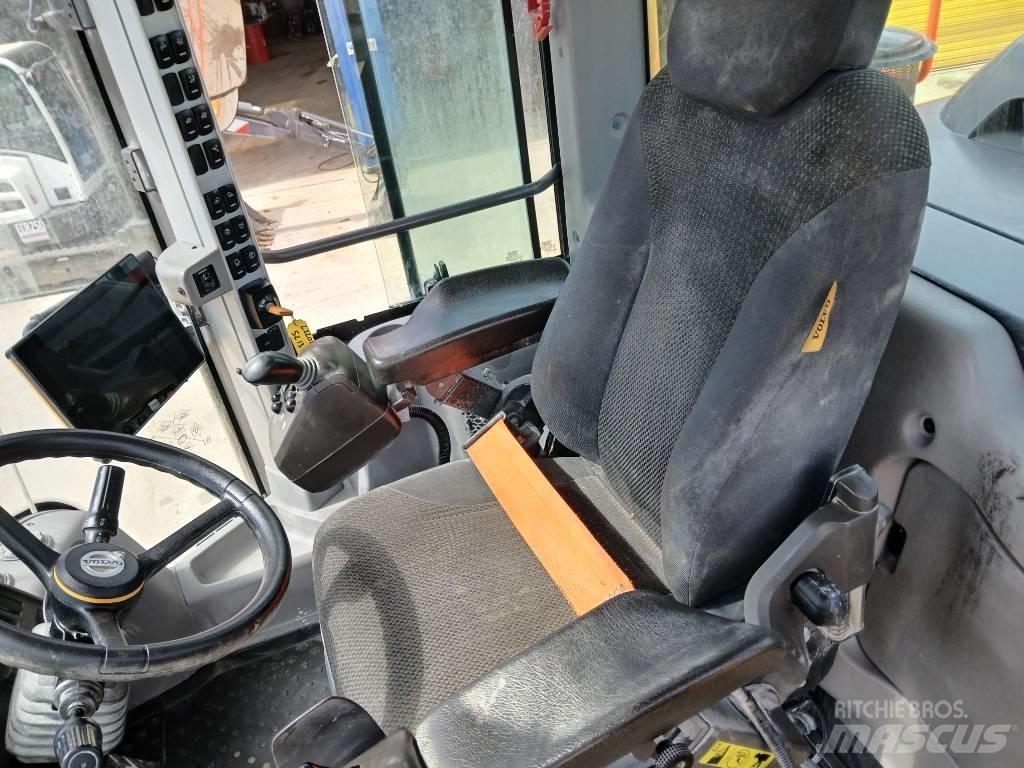Volvo L 220 H Iekrāvēji uz riteņiem