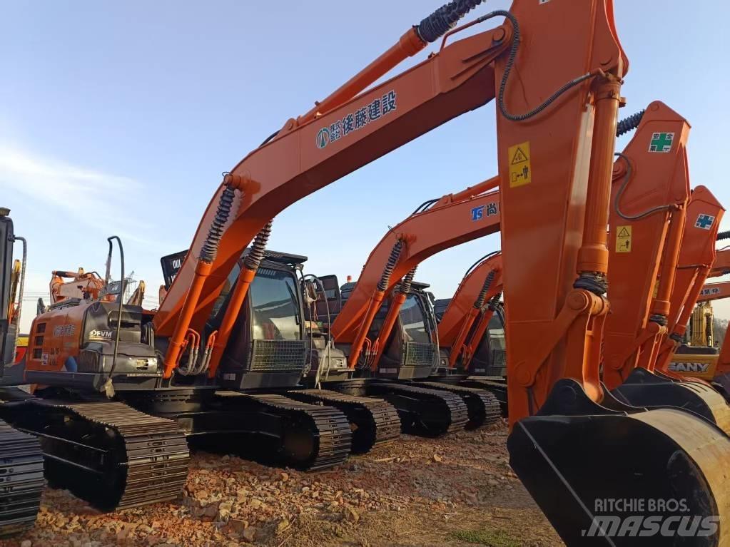 Hitachi ZX210 Kāpurķēžu ekskavatori