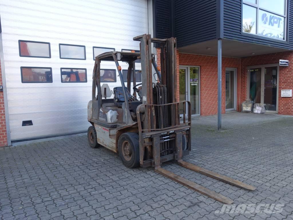 Nissan Y1D2A200 Tehnika ar dīzeļa dzinēju