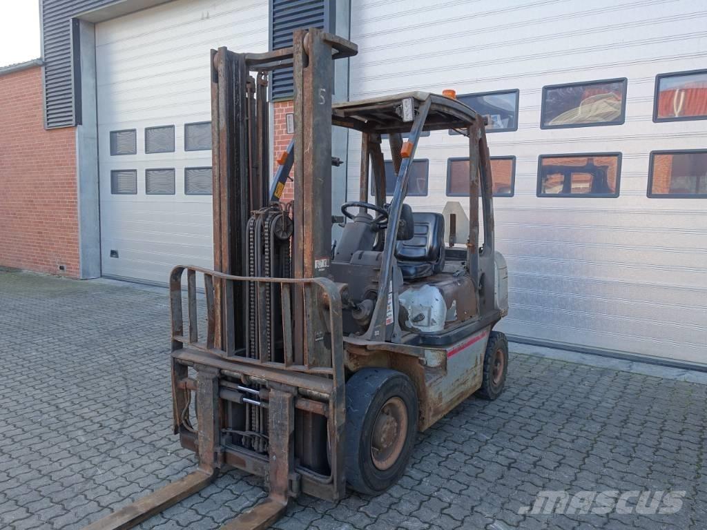 Nissan Y1D2A200 Tehnika ar dīzeļa dzinēju