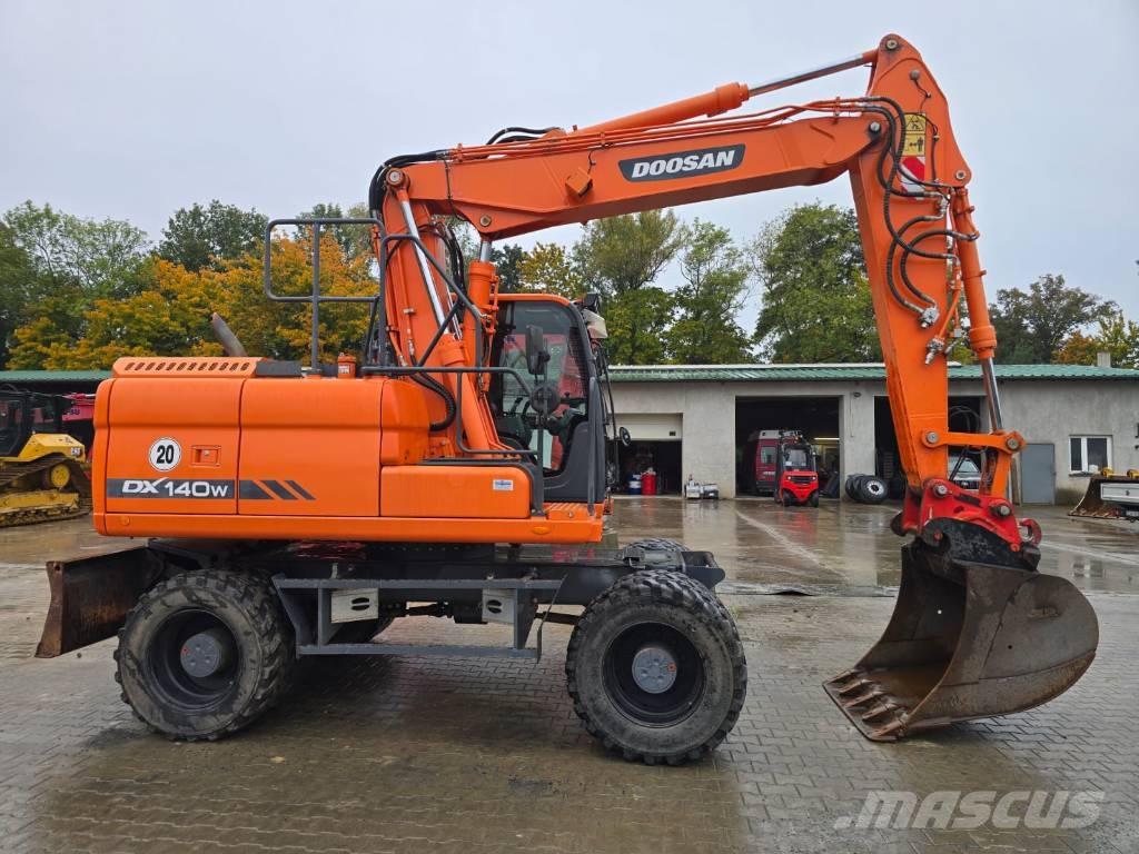 Doosan DX 140-W Ekskavatori uz riteņiem