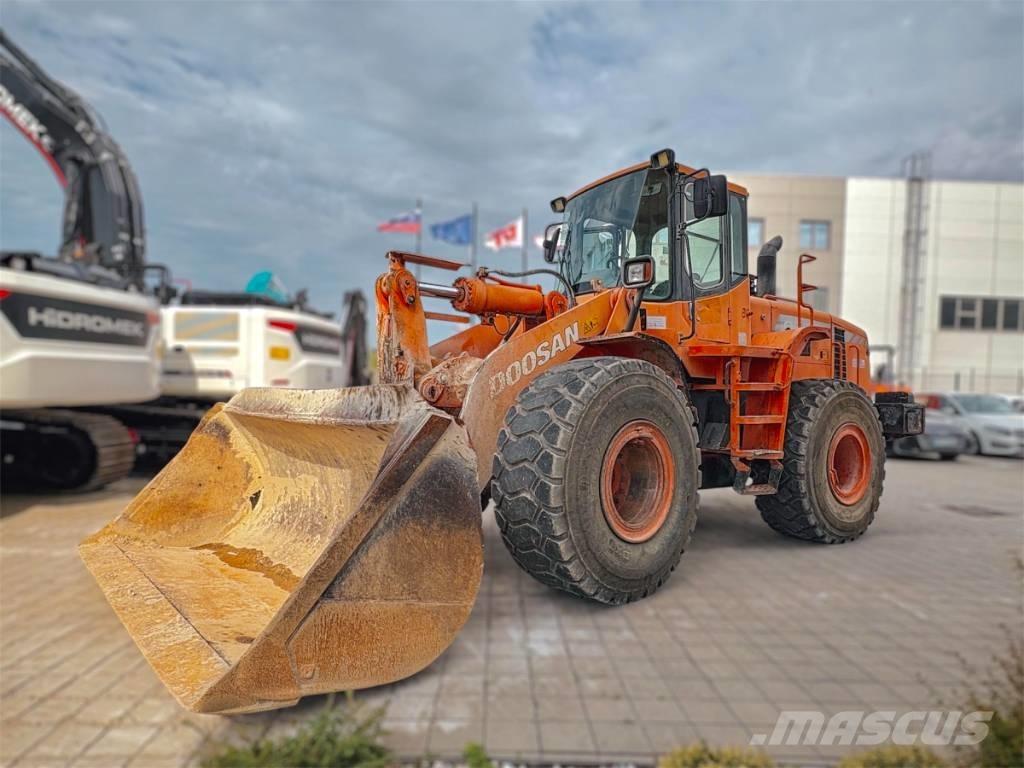 Doosan DL 300 Iekrāvēji uz riteņiem