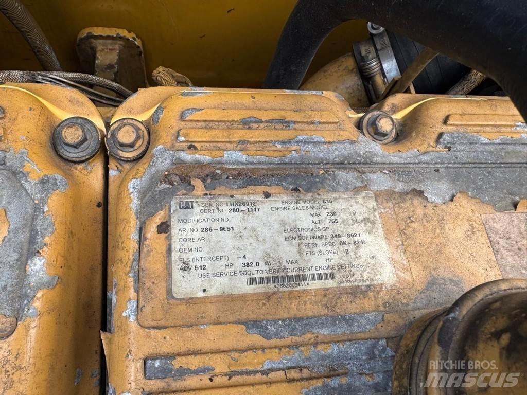 CAT 374DL Kāpurķēžu ekskavatori