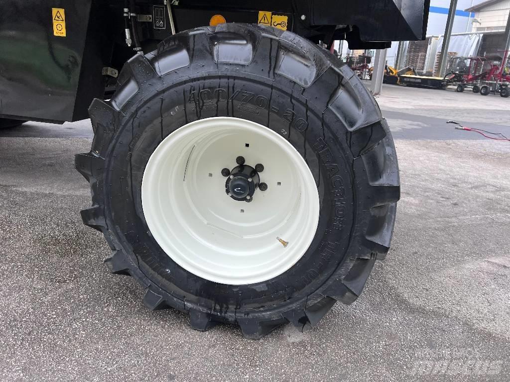 New Holland TC 4.90 Ražas novākšanas kombaini