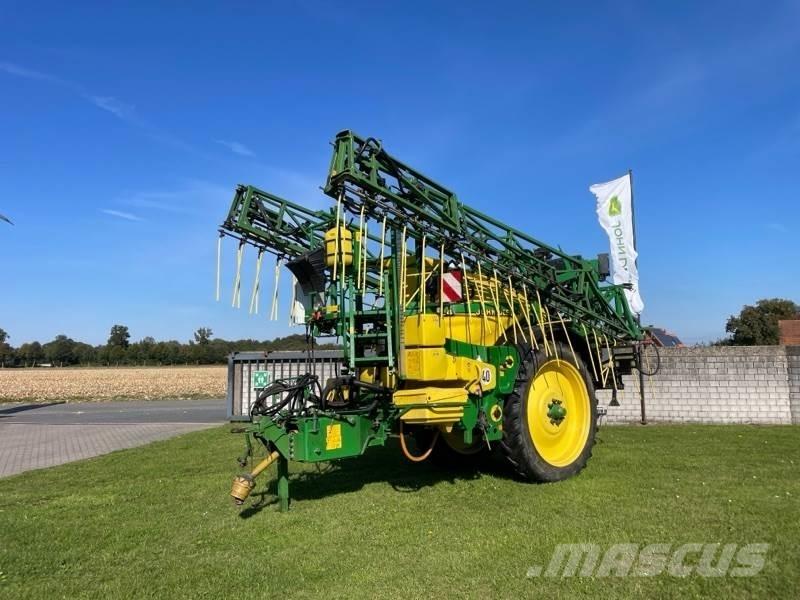 John Deere 824 Piekabināmie smidzinātāji(miglotāji)