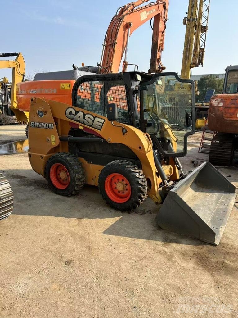 CASE SR 200 Lietoti riteņu kompaktiekrāvēji