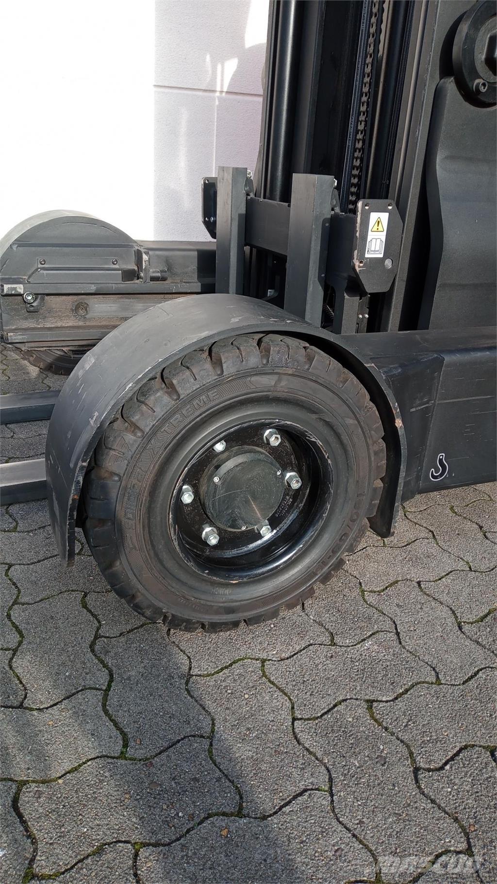 Toyota RRE160HR Lielaugstuma pārvadātājs