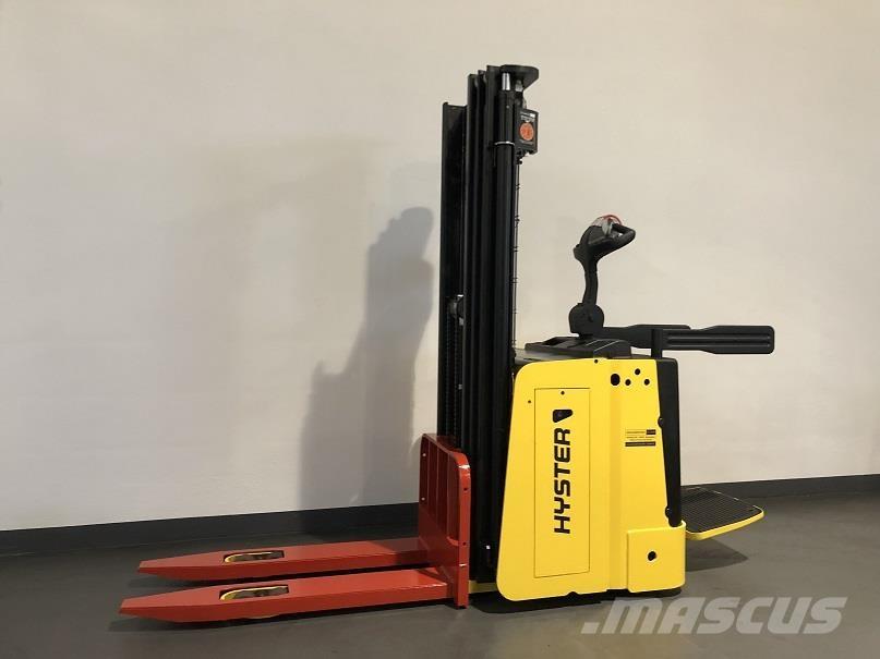 Hyster S1.5S Pašgājēji krautnētāji