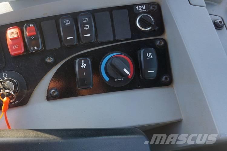 CAT 906M Iekrāvēji uz riteņiem