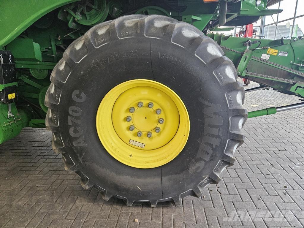 John Deere T560 i Ražas novākšanas kombaini