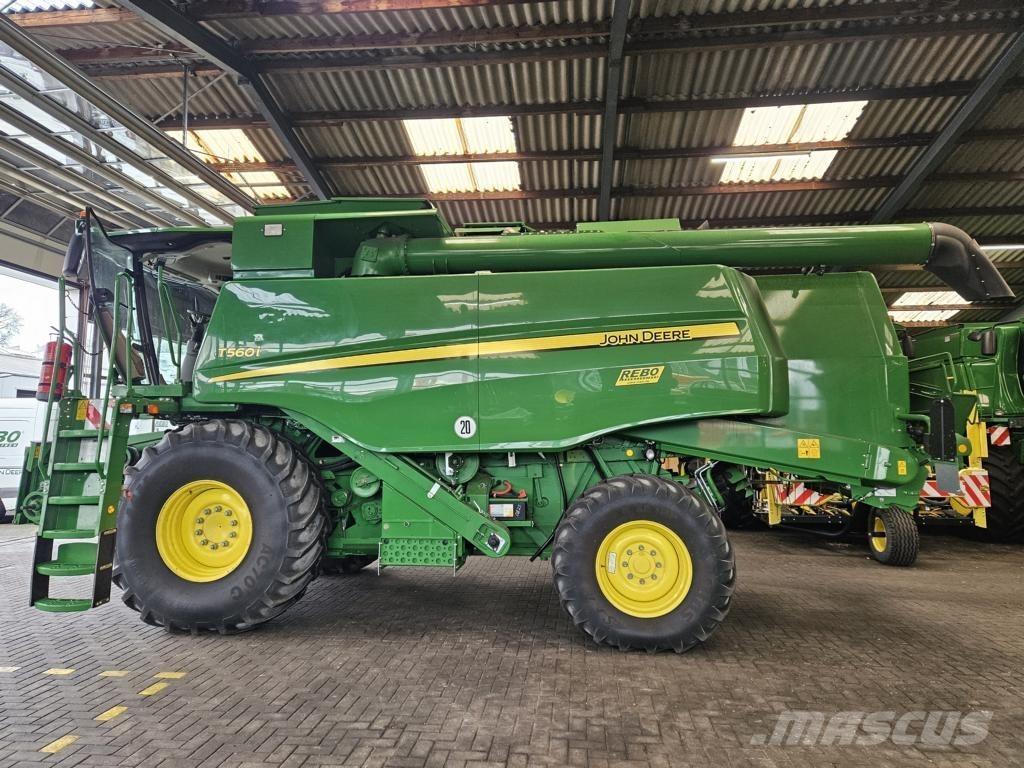 John Deere T560 i Ražas novākšanas kombaini