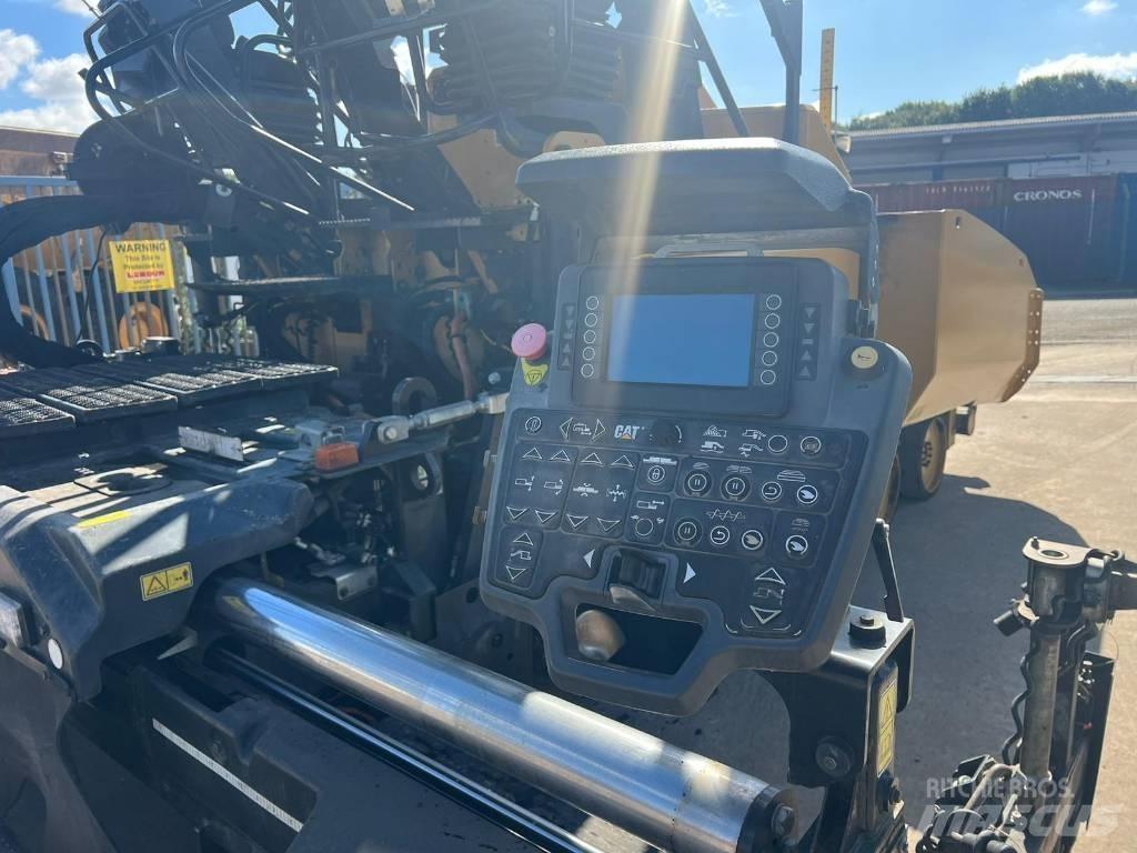 CAT AP 500 F Asfalta klājēji