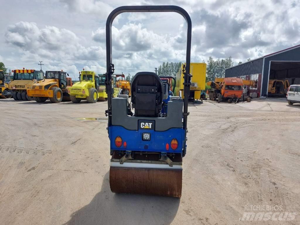 CAT CB 22B Divvalču grunts veltņi