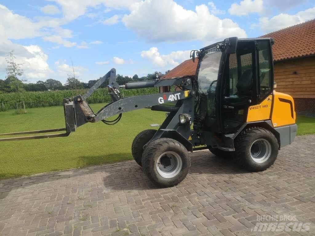 GiANT V 452 T HD Iekrāvēji uz riteņiem