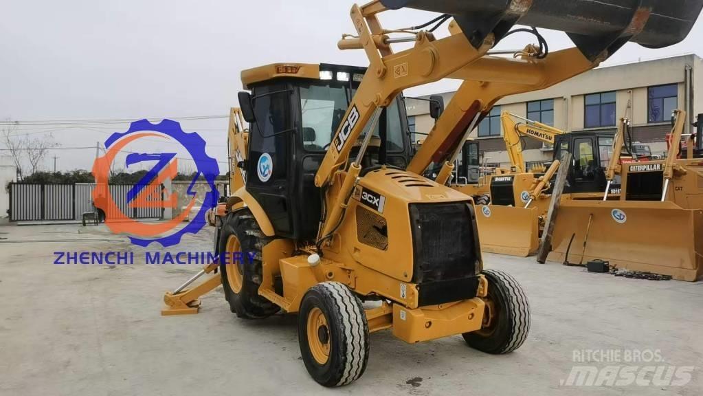 JCB 3 CX Ekskavatori-iekrāvēji