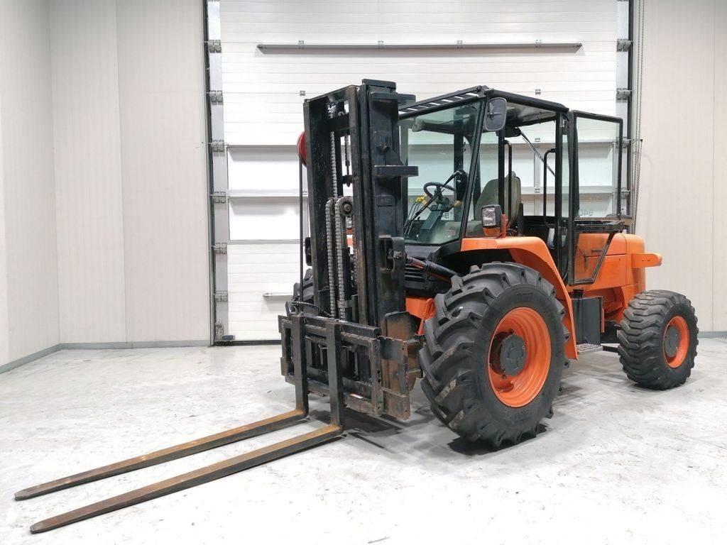 JCB 940 Apvidus autokrāvējs