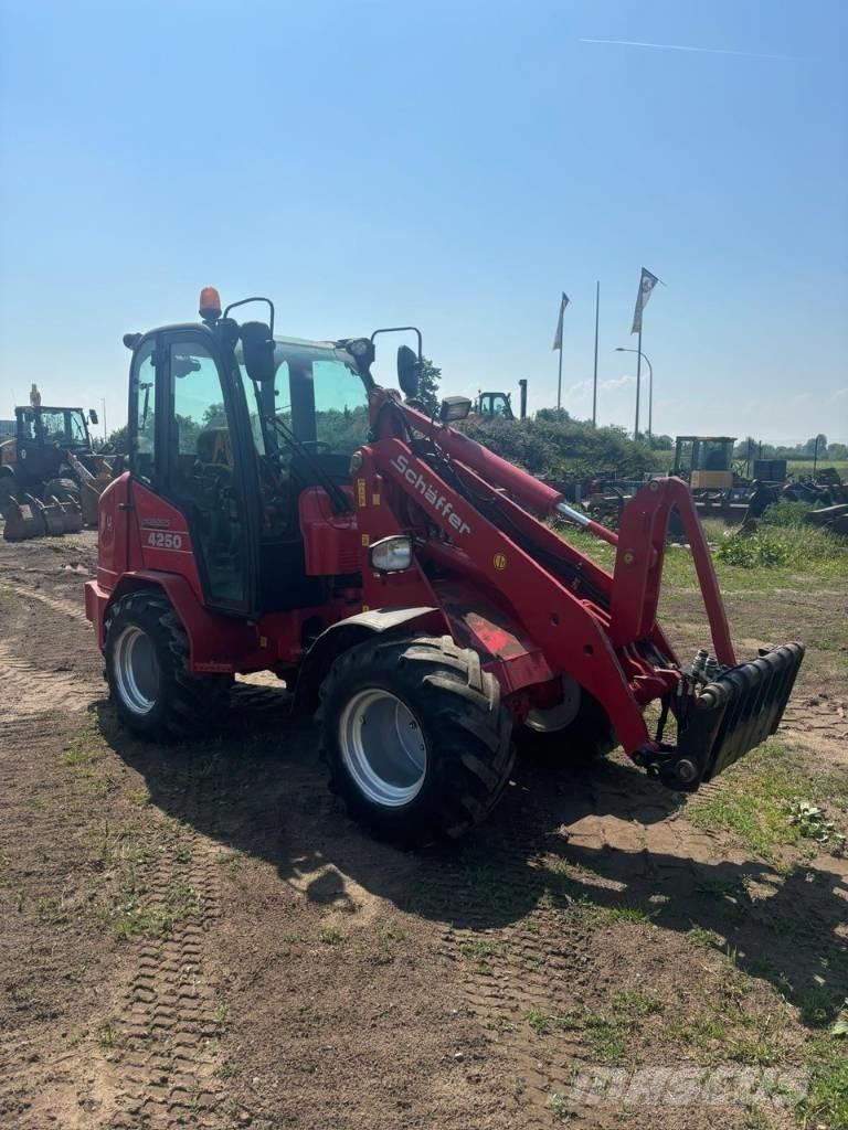 Schäffer 4250 Mini iekrāvēji