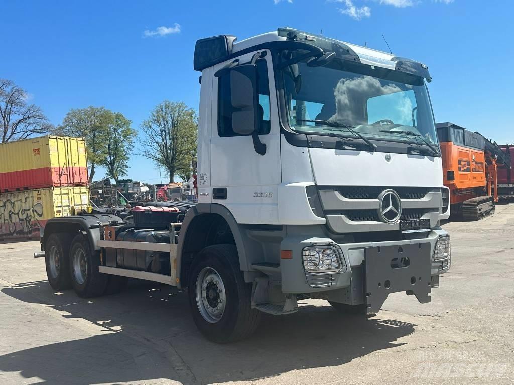 Mercedes Actros 3336 Treileri ar āķi