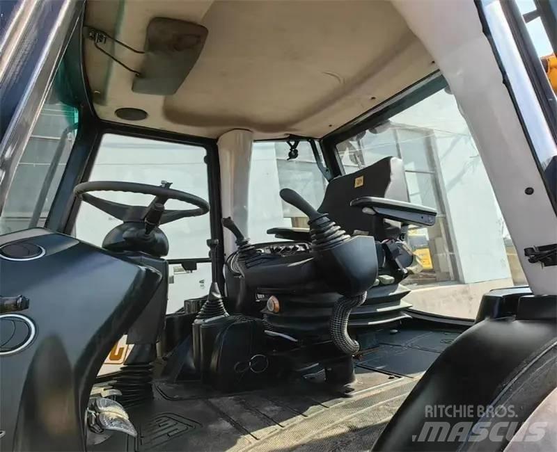 JCB 3CX Ekskavatori-iekrāvēji