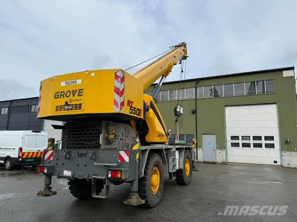 Grove RT 550 E Celtņi nelīdzenām virsmām
