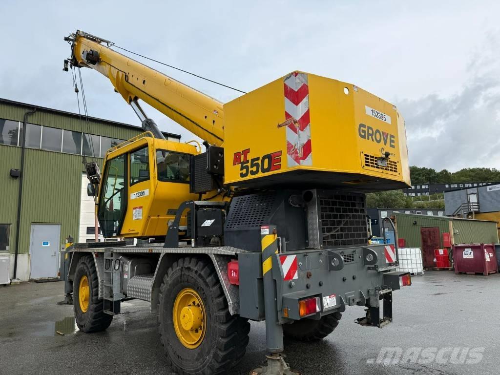 Grove RT 550 E Celtņi nelīdzenām virsmām