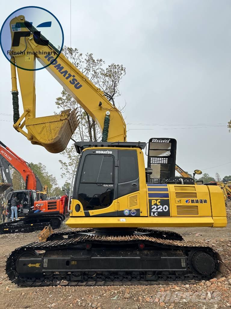 Komatsu 220 Kāpurķēžu ekskavatori