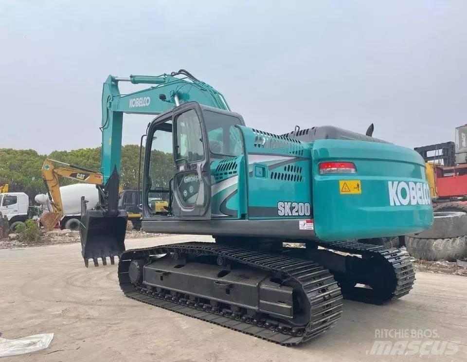 Kobelco SK 200 Kāpurķēžu ekskavatori
