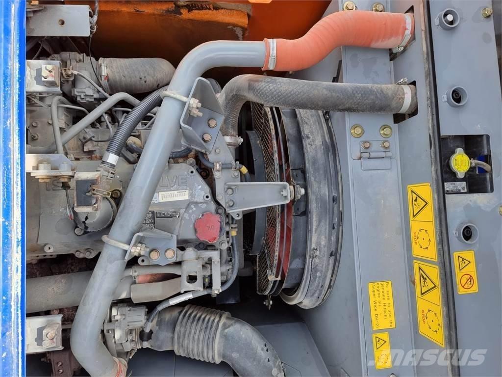 Hitachi ZX 210 LC-5B Kāpurķēžu ekskavatori