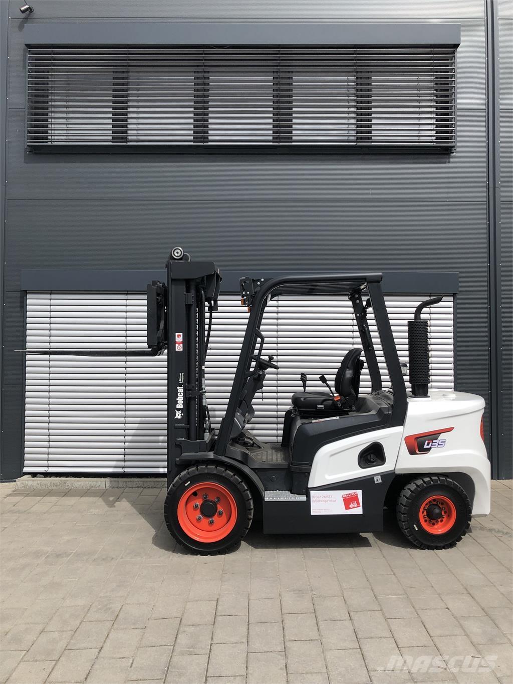 Bobcat D30NX Tehnika ar dīzeļa dzinēju