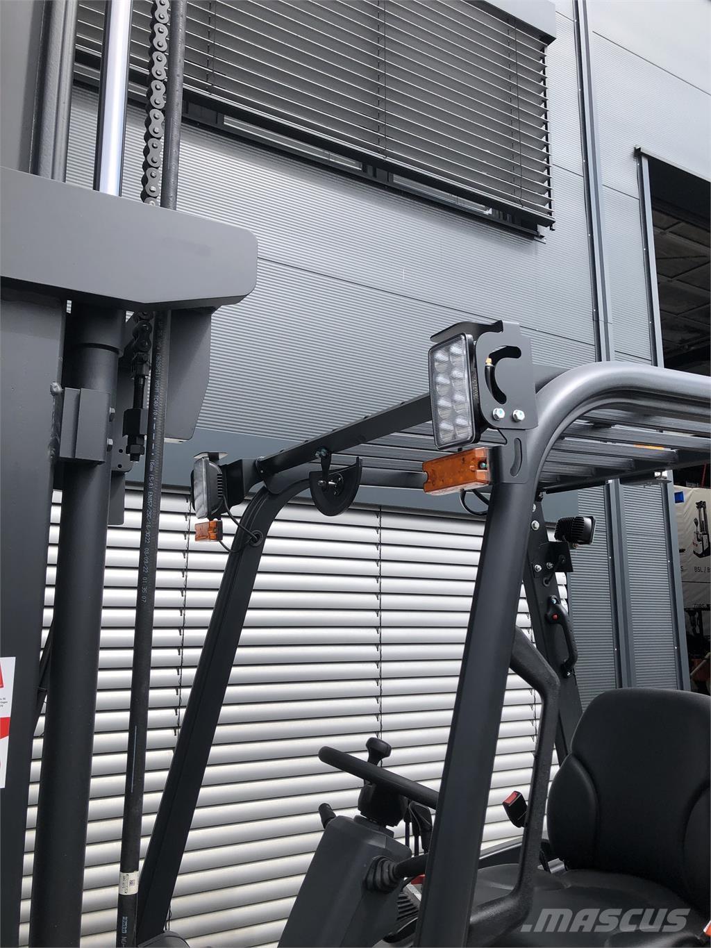 Bobcat D30NX Tehnika ar dīzeļa dzinēju